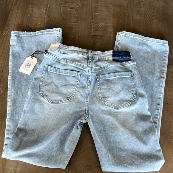 CLEO + WOLF SOUTH COAST HIGH-RISE LIGHT WASH STRETCH BOOTCUT JEANS - Picture 6 of 11